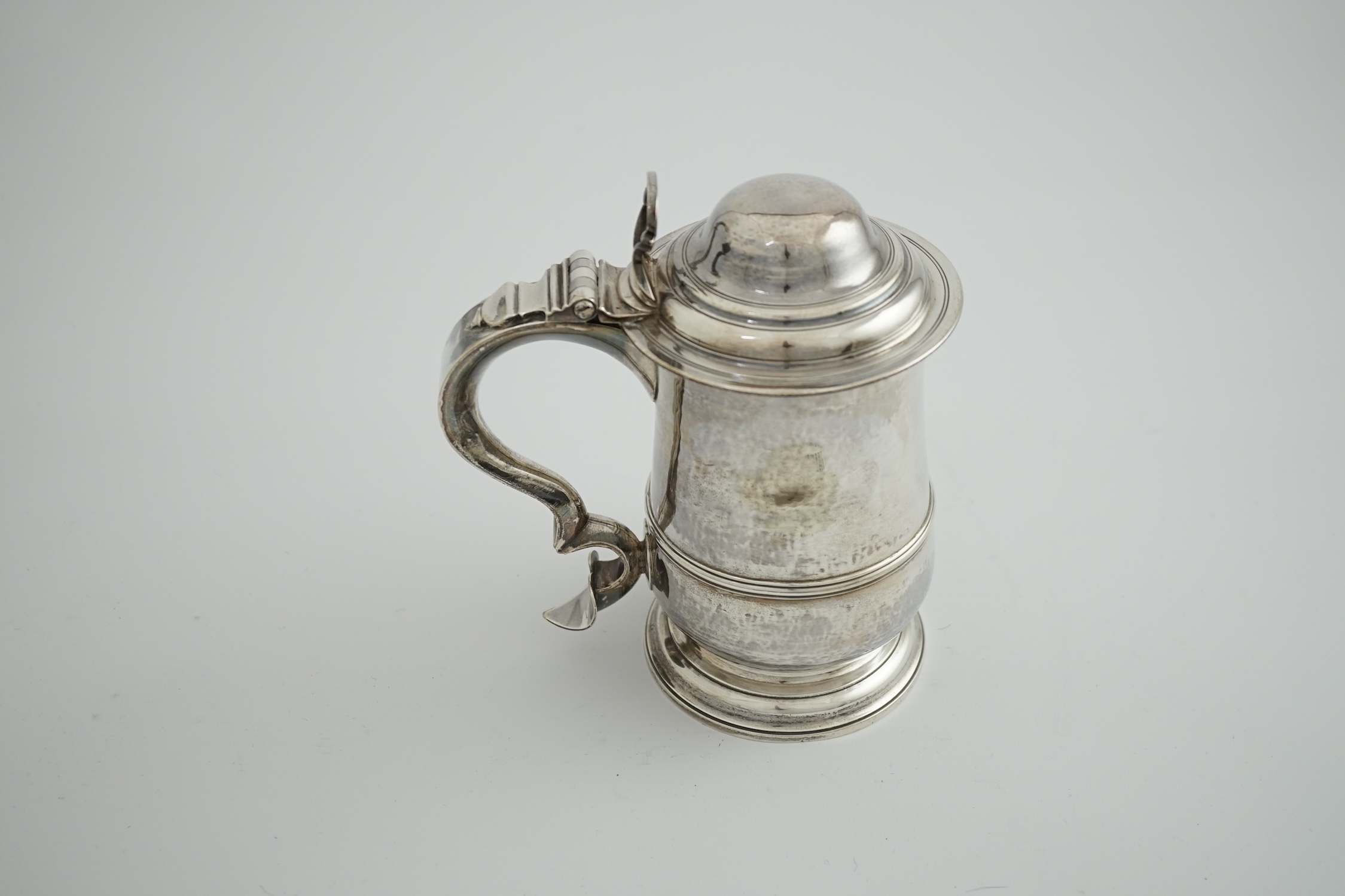 A George III silver tankard, by Thomas Wallis I